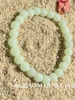 Alquimia Light Green jade Round Bead Stretch Bracelet
